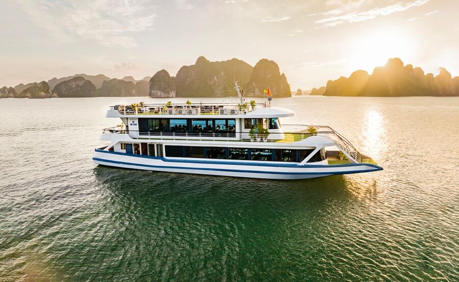 Halong Bay Luxury Cruise with Kayaking & Lunch Buffet - Titop (Titov) Island: swim, hike, and bay views
