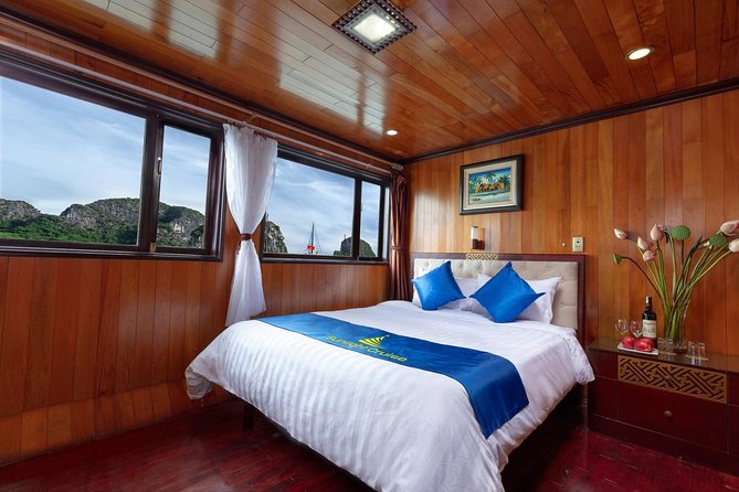 Halong deluxe cruise 2D/1N: Surprise cave, Titop island, Full Meals, best prices - Day 1 on the water: welcome drink, seafood lunch, and Surprise Cave