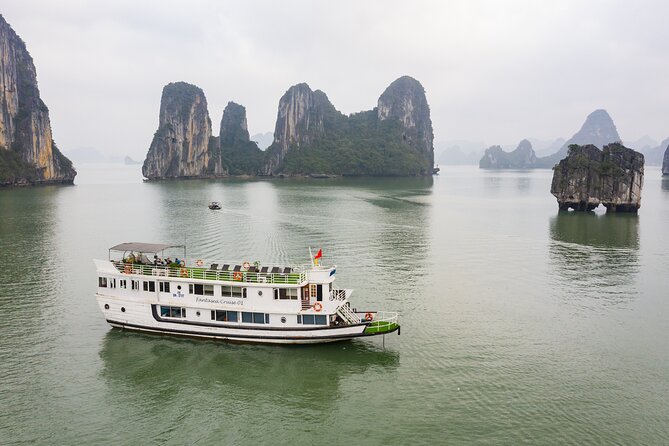 Halong Fantasea Cruises - 3 Days 2 Nights Tour From Hanoi - Food onboard: included meals that actually support the activity schedule