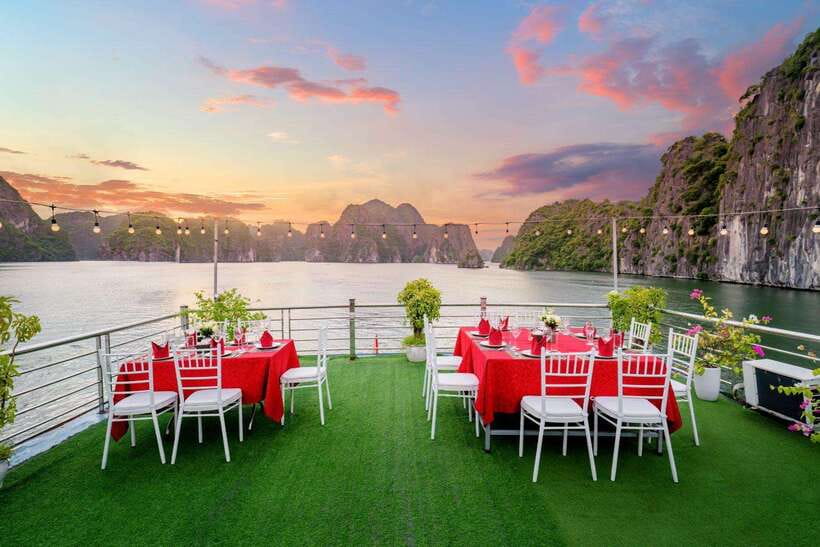 Hanoi: 2-Day Ha Long and Lan Ha Bay Cruise with Kayaking - From Hanoi to Beo Harbor: the day 1 rhythm