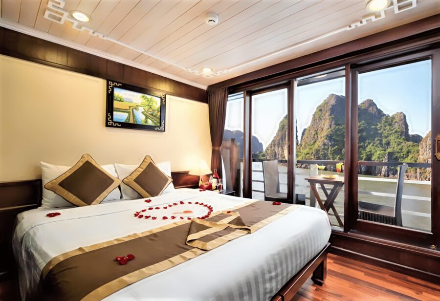 Hanoi: 2D1N Ha Long Bay by Le Journey Cruise - Day 1: From Sung Sot Cave and Ti Top Hiking to Sunset Cooking