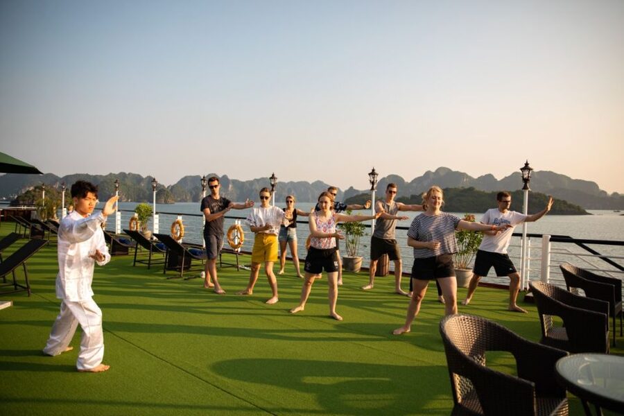 Hanoi: 3-Day Ninh Binh Highlights - Lan Ha Bay 5-Star Cruise - Day 1 from Hanoi: temples, grotto boat, and 500 steps at Mua Cave