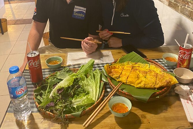 Hanoi: 7 Tasting Street Food Walking Tour and Train Street - The seven tastings: what you actually end up eating