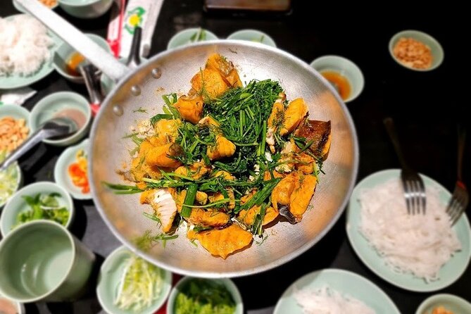 Hanoi: 7 Tasting Street Food Walking Tour and Train Street - Stop-by-stop: what each zone feels like