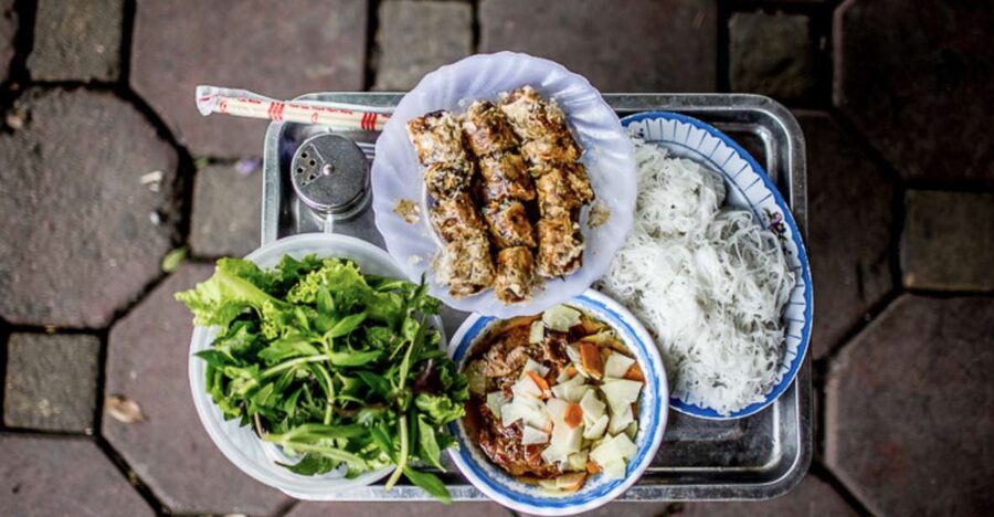 Hanoi: 7 Tastings Street Food Tour with Train Street - The 7 tastings menu: what you’re likely to eat