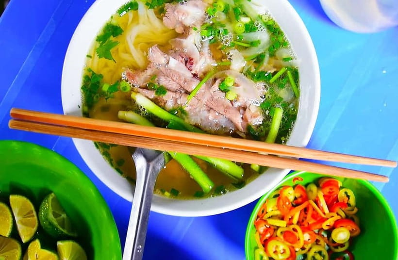 Hanoi: A culinary stroll in private & in French - A French-led Hanoi food walk through the Old Quarter