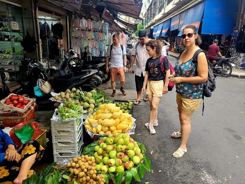 Hanoi: A culinary stroll in private & in French - Who should book this French & private street food stroll