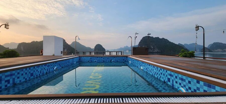 Hanoi: Aspira 5★ Overnight Cruise w/ Balcony & Free Transfer - Evening Energy: Cooking Class, Optional Massage, Dinner, Squid Fishing
