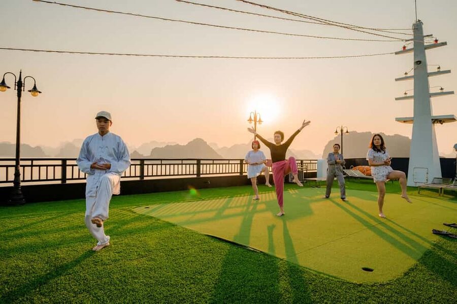 Hanoi: Aspira 5★ Overnight Cruise w/ Balcony & Free Transfer - Day 2 in Lan Ha Bay: Sunrise Options and a Second Kayak Window
