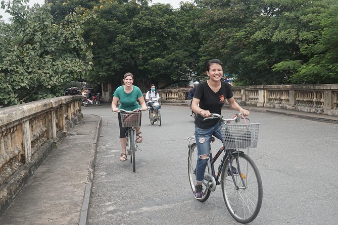 Hanoi Backstreet Bicycle Tour - Chua Tran Quoc: quiet pagoda time plus a sweet finish