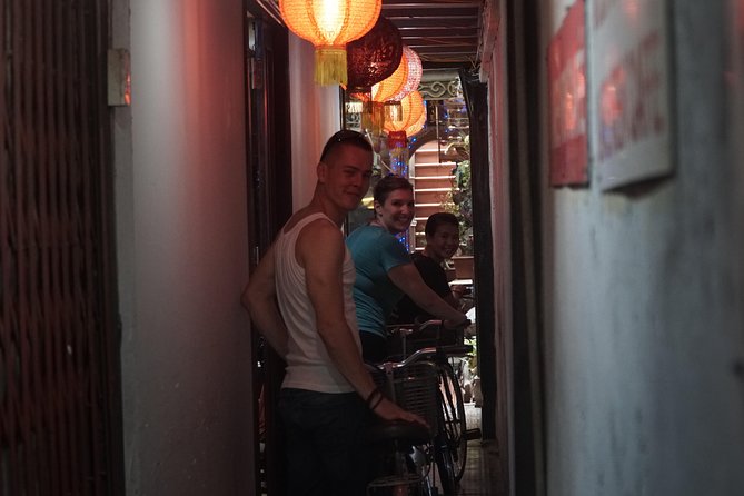 Hanoi Backstreet Bicycle Tour - Where you meet: St. Joseph’s Cathedral and a fast start