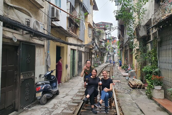 Hanoi Backstreet Jeep Tour : Hanoi HIGHTLIGHTS and HIDDEN GEMS - Truc Bach Lake and West Lake ride: a breather between intensity