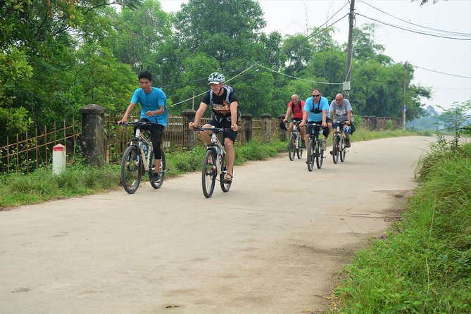 Hanoi Bicycle Tours: Half Day Bicycle Tours Hanoi Countryside - Co Loa Citadel Area: Culture Stops Plus Fruit and Drinks