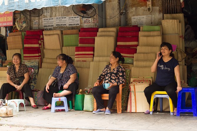 Hanoi by dawn Photo Tour - The photo coaching: ISO, camera modes, and real choices