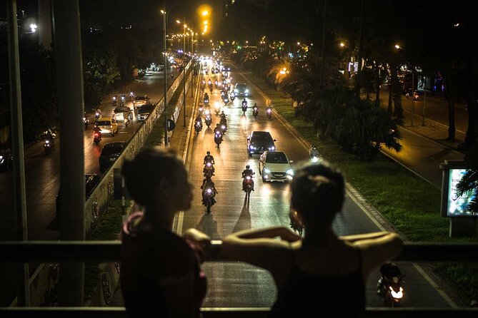 Hanoi by Night Photo Tour - Entering the Old City Gate: settings first, then light trails and panning