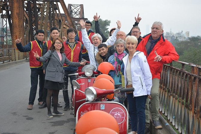 Hanoi By Vespa Tours: HISTORY + CULTURE + SIGHT + FUN 2,5 Hours - Huu Tiep Lake and the Downed B-52: history you can see from the street