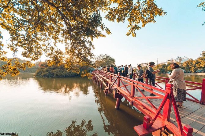 Hanoi City Highlights Tour: Food, Culture and Fun - Hoan Kiem Lake and Ngoc Son Temple: the classic Hanoi finale