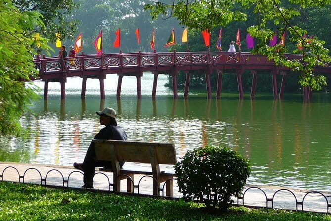 Hanoi City Private Excursion from Halong Cruise Port - One Pillar Pagoda: small footprint, strong symbolism