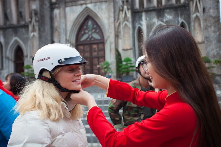 Hanoi: City Sightseeing Motorbike Tour - Guides and safety: why the driver/guide pairing matters
