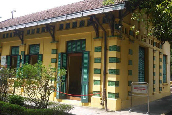 Hanoi city tour and water puppet show - Ending options: water puppet show or a cycle around the Old Quarter