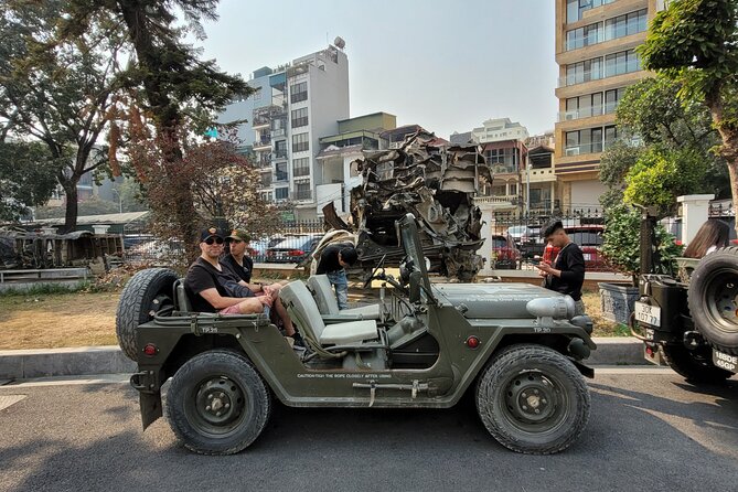 Hanoi City Tour by Private Vintage Jeep - Duờng Tau Reunification Railroad: Tracks, Homes, and Everyday Contrast