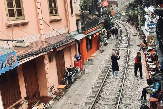 Hanoi City Tour: Private Half Day - Highlights and Train Street - Tran Quoc Pagoda on West Lake: the calm start