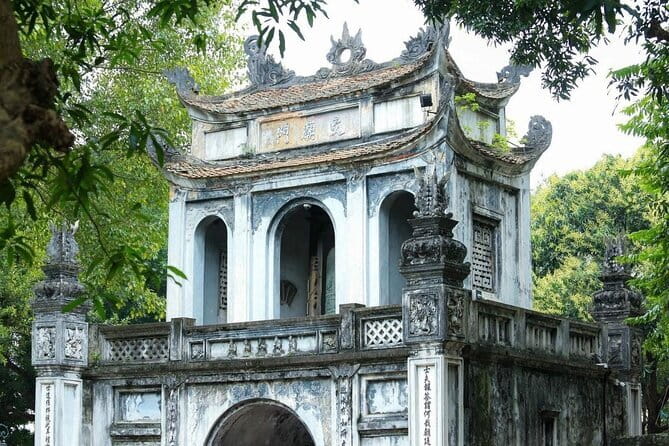 Hanoi City Tour: Private Half Day - Highlights and Train Street - Dong Xuan Market: where to shop when you only have one market stop