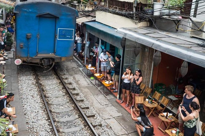 Hanoi City Tour: Private Half-Day to Hidden Corners &Train Street - Stop 5: Dong Xuan Market for a full-sensory slice of daily shopping