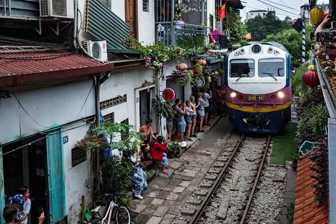 Hanoi City Tour: Private Half-Day to Hidden Corners &Train Street - Stop 1: Tran Quoc Pagoda to start with something truly old