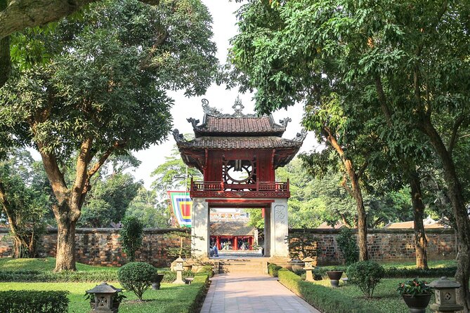 Hanoi city tour - Rising Dragon city - Stop 5: Old Quarter walking plus Hoan Kiem Lake (street Hanoi finish)