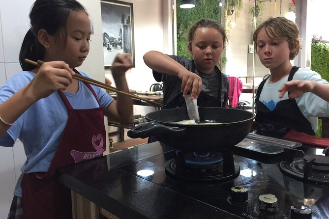 Hanoi Cooking Class and Market Tour in Ancient House - Old Quarter pickup to the chef chat: the start is smooth and personal