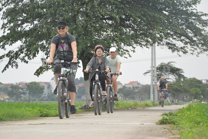 Hanoi Countryside By Bike & Local House and Food Tasting - Long Bien Bridge first: the best kind of “warm-up”
