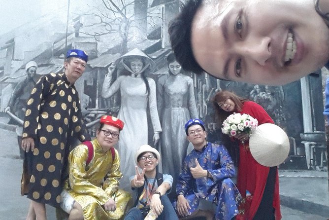 HANOI CULTURAL DISCOVERY TOUR ( "5 in 1" 4 hours - Special Package!) - Guides, group size, and pacing: why small matters here