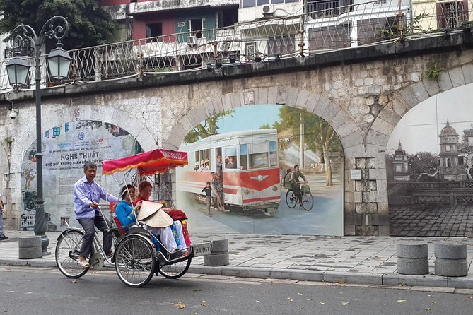 HANOI CULTURAL DISCOVERY TOUR ( "5 in 1" 4 hours - Special Package!) - Stop-by-stop: from Dong Xuan Market to Hoàn Kiếm Lake