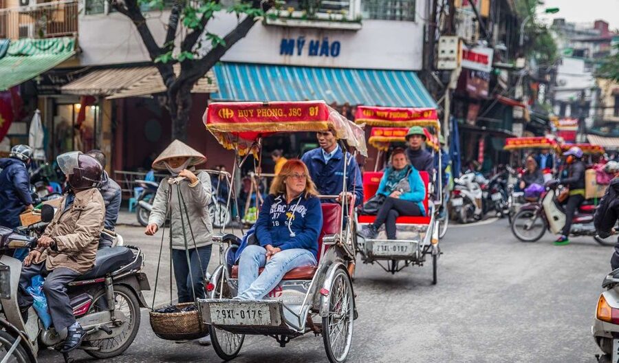 Hanoi: Cyclo the Old Quarter and Egg Coffee Tour - Bun cha and egg coffee: the food that makes the tour feel complete