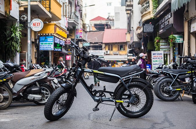 Hanoi E-Bike Tour - Hanoi's Must-See Highlights - Dong Xuan Market: fast taste of local commerce