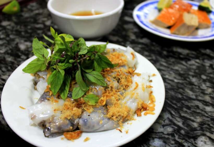 Hanoi: Eat Like a Local Small Group Street Food Tour - Small-Group Quality: When Your Guide Is the Main Ingredient
