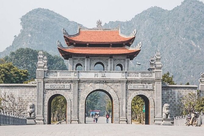 Hanoi Epic tour 4D3N Hanoi - Ninh Binh - Halong Bay - Trang An (UNESCO) and the boat caves: the scenery that earns its hype