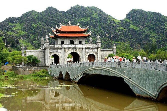 Hanoi Epic tour 6D5N Hanoi - Halong Bay - Ninh Binh - Sapa - Mua Cave: the climb that turns views into a reward