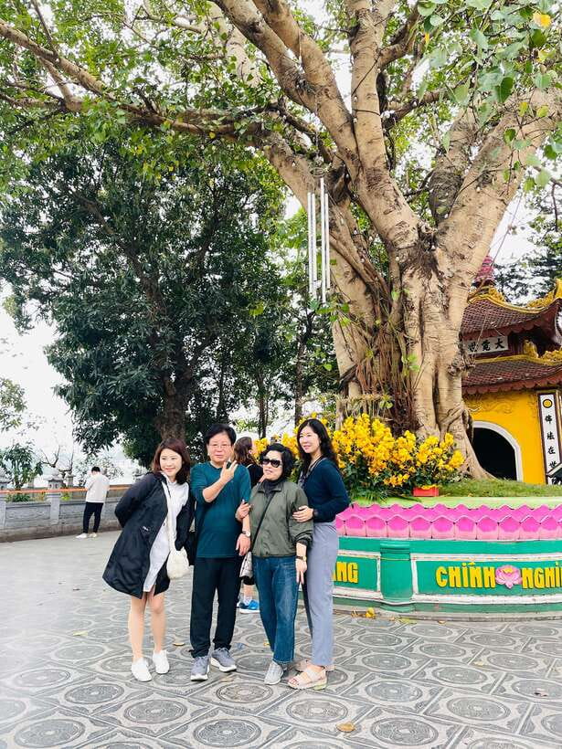 Hanoi Exclusive Craft Beer Bus: Cultural Sightseeing Tour - Hanoi’s Landmark Loop: Banh Mi, Cathedral Gothic, and Opera House Views