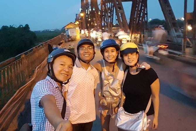 Hanoi Famous Michelin Guided Street Food Tour - The Pace: Four 30-Minute Stops, One Walkable Evening