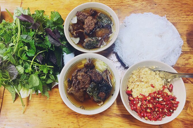 Hanoi food tour-Local street food tour (food&guide included) - Old Quarter backstreets: 36 streets and a “just follow the guide” rhythm