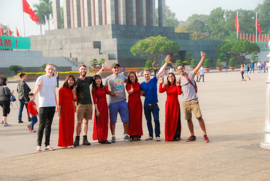 Hanoi: Full-Day City Tour and Water Puppet Show - One-Pillar Pagoda: short visit, strong symbolism