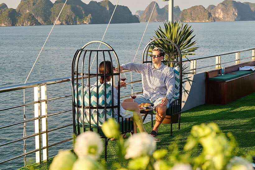 Hanoi: Full-Day Halong Bay 5-star Cruise with Kayak & Buffet - Lunch, sauna, and the included snacks: how the cruise keeps you going