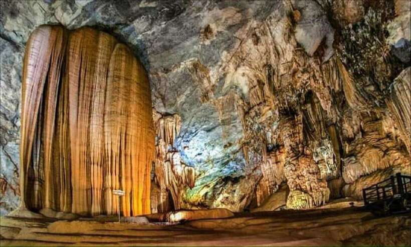Hanoi: Full-Day Halong Bay Cruise with Kayak, Caves & Lunch - Luon Cave kayaking (or bamboo boat): the fun and the splashes