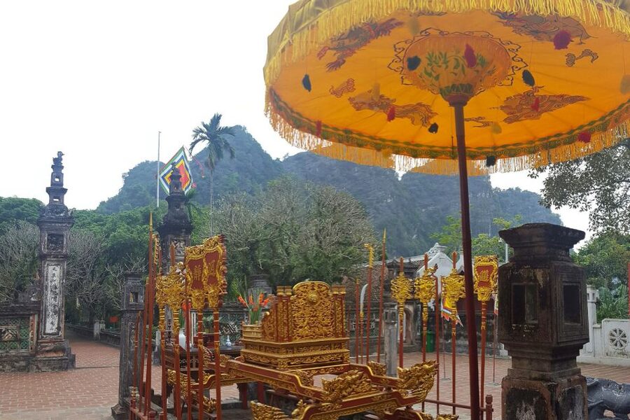 Hanoi: Full-Day Mua Cave, Hoa Lu and Tam Coc Tour - Tam Coc lunch at 12:30: fuel for boat and bike time