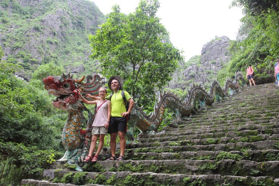 Hanoi: Full-Day Mua Cave, Hoa Lu and Tam Coc Tour - The 30-minute bike window and embroidery shopping