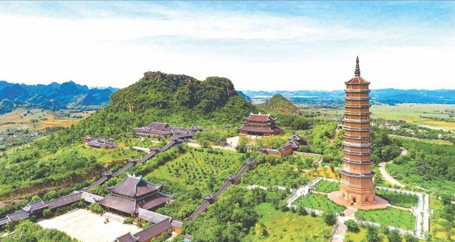 Hanoi: Full Day Tour of Hoa Lu, Tam Coc, and the Mua Cave - Tam Cốc bamboo boat: Ha Long Bay on land, in 1.5 hours
