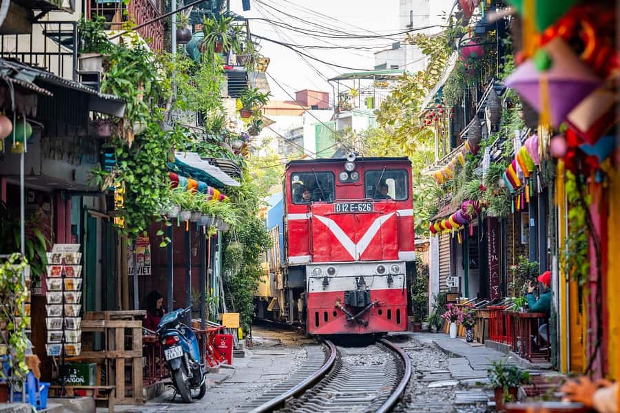 Hanoi: Guided City tour - Discover the Heart of Vietnam - Ho Chi Minh complex and One Pillar Pagoda: politics meets spirituality