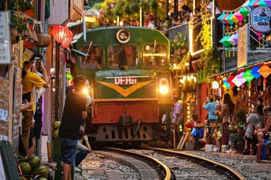 Hanoi: Guided City tour - Discover the Heart of Vietnam - Tran Quoc Pagoda and Golden Fish Island: the quiet interlude